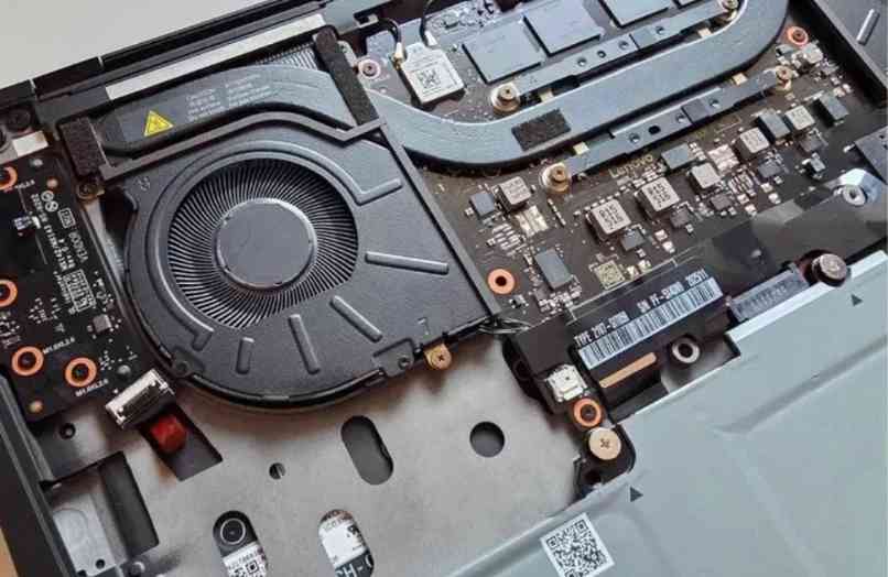 Tampilan desain komponen Lenovo ThinkPad X1 yang mengusung desain Space Frame